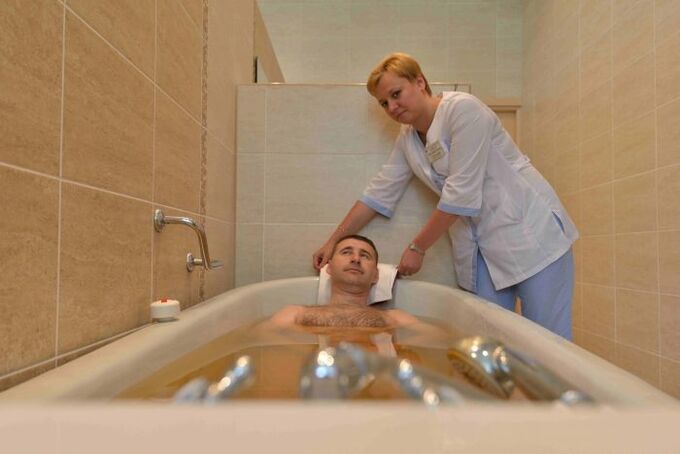 taking a coniferous bath by a man to treat prostatitis